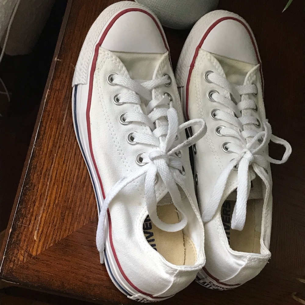 White Low top women’s converse.